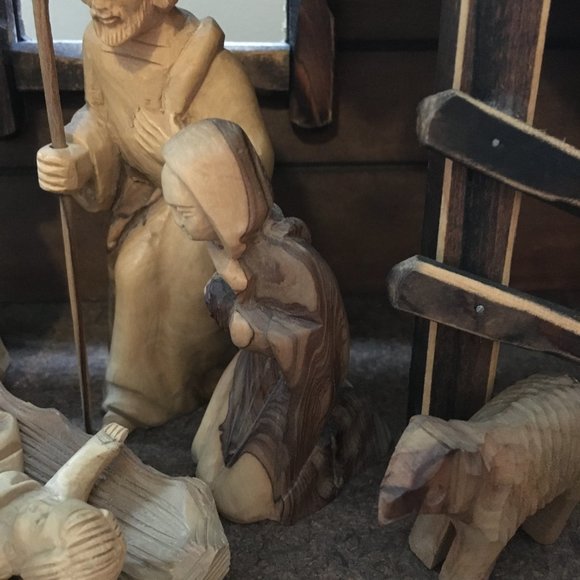 Vintage OAK Mid Century Large Olive Wood Creche Set - Picture 10 of 15